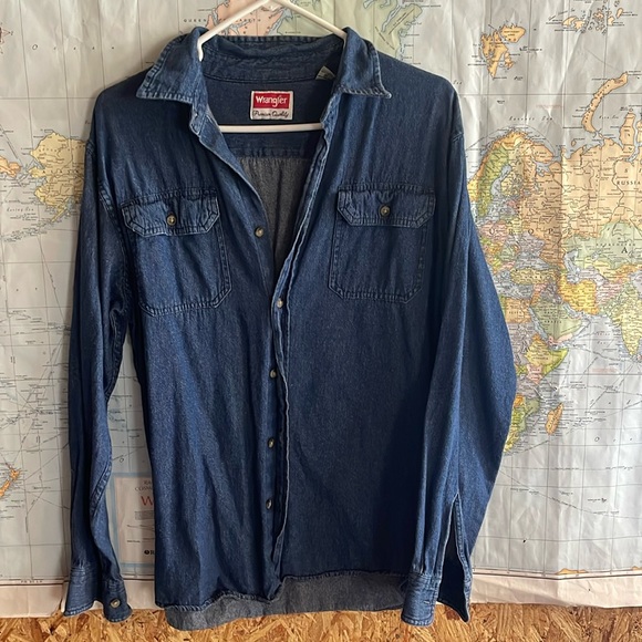 Wrangler women’s denim long sleeve shirt Size M buttons 2 pockets hem - Picture 1 of 4